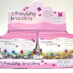 Vriendschaps-armbandjes in display TIJD. UITVERKOCHT