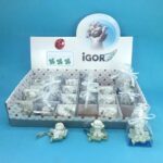 Igor engel zittend / liggend op  geluks-klavertje 4   / 5 cm