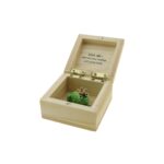 Wenskikker Kiss me in kistje 6x6x3.5cm