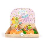 Kikker, Eend & Konijn in houten wortel auto