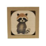 Dierenlijstje Wasbeer beukenhout Ø10cm in cadeauverpakking - Afbeelding 3