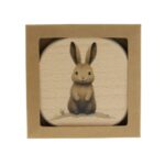Dierenlijstje Konijn beukenhout Ø10cm in cadeauverpakking - Afbeelding 3