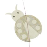 TIJD. UITV. Slinger "Lieveheersbeestje" van lokta-papier (150cm) - Afbeelding 2