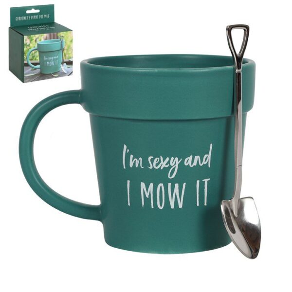 Keramische mok in bloempotvorm met scheplepel "Sexy and I Mow It" in geschenksdoos